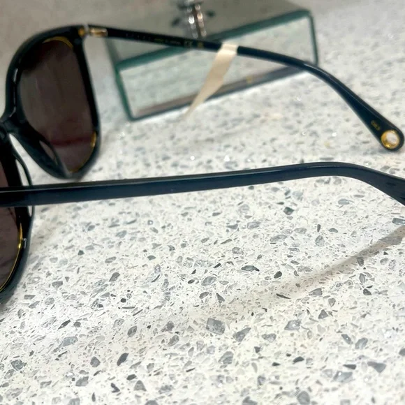 NWT Gucci black/Gold lining GG1076S